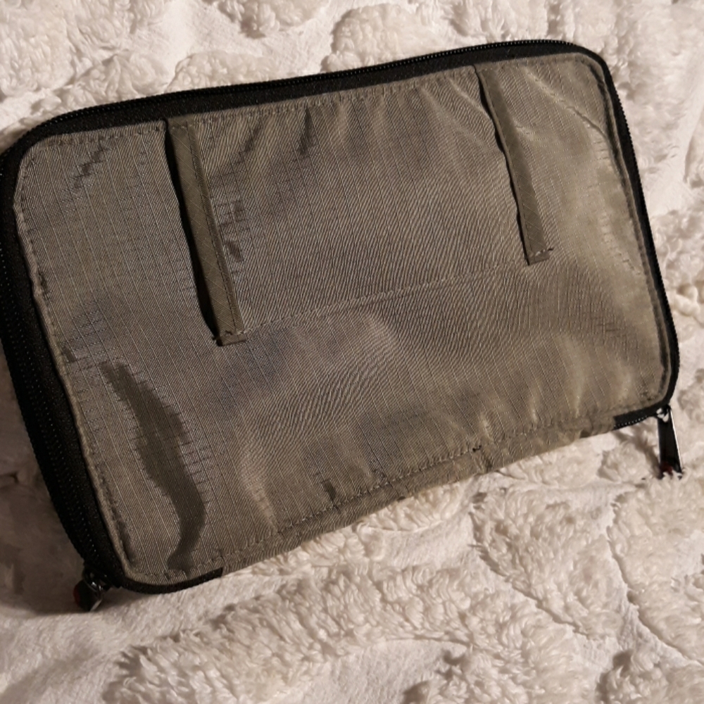 Samsonite Softside Wallet - Picture 4 of 4